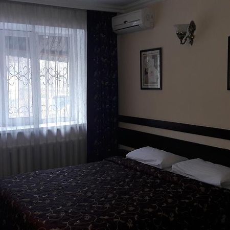 Salem On Tulebaeva Street Hotel Almaty Bagian luar foto